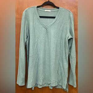 4 for $20 Matty M v-neck pale green top size XL
